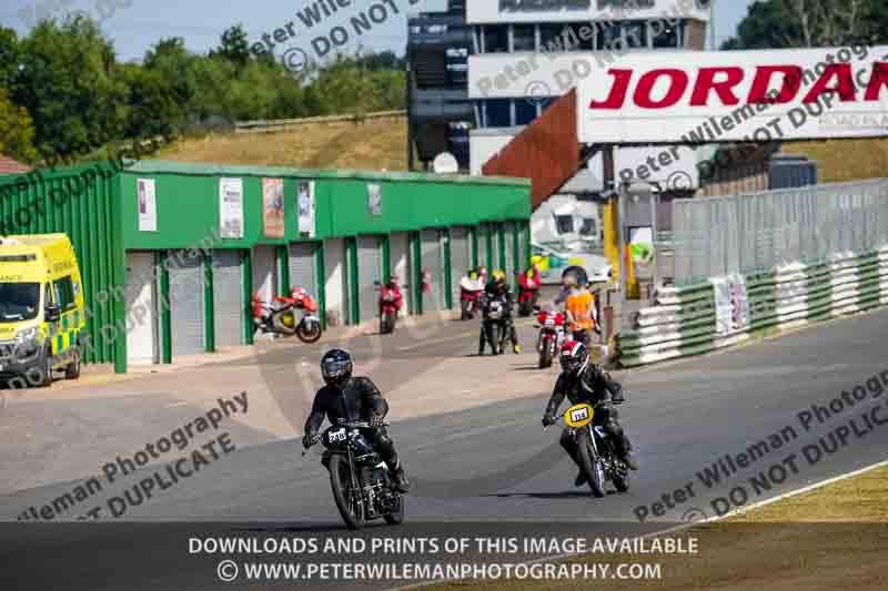 Vintage motorcycle club;eventdigitalimages;mallory park;mallory park trackday photographs;no limits trackdays;peter wileman photography;trackday digital images;trackday photos;vmcc festival 1000 bikes photographs